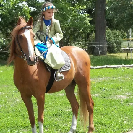 Stajni Jazon アパート *